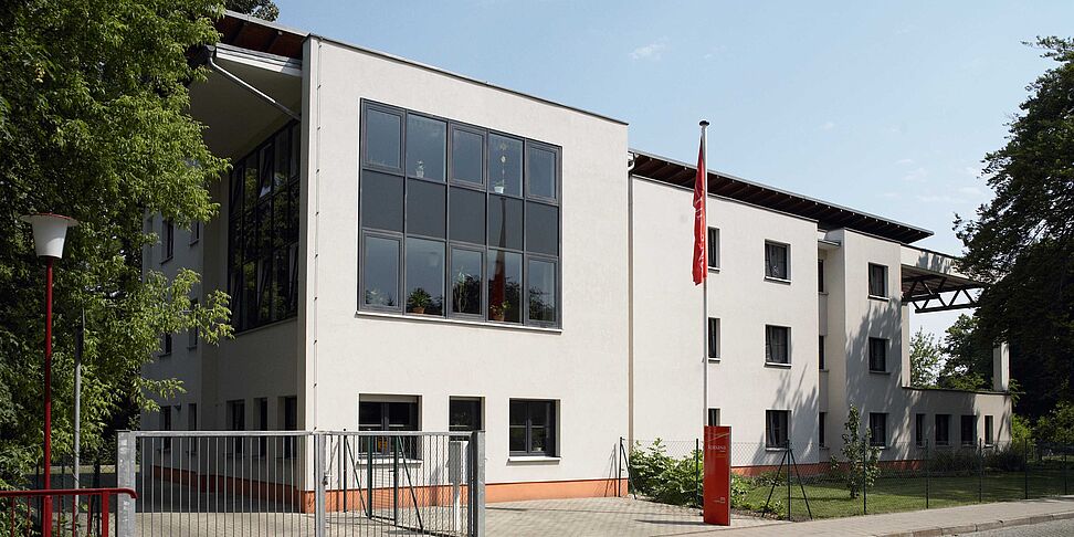 Forst jest miastem powiatowym powiatu Sprewa-Nysa w brandenburskim regionie Dolne Łużyce. W okolicach Zwickau znajdują się miejscowości Spremberg, Cottbus, Weißwasser/Oberlausitz, Hoyerswerda i Bad Muskau.
